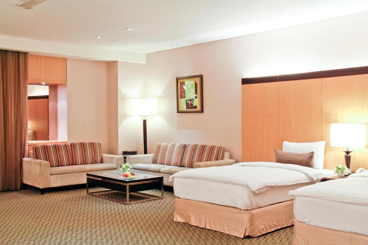 טאינאן Queena Plaza Hotel מראה חיצוני תמונה