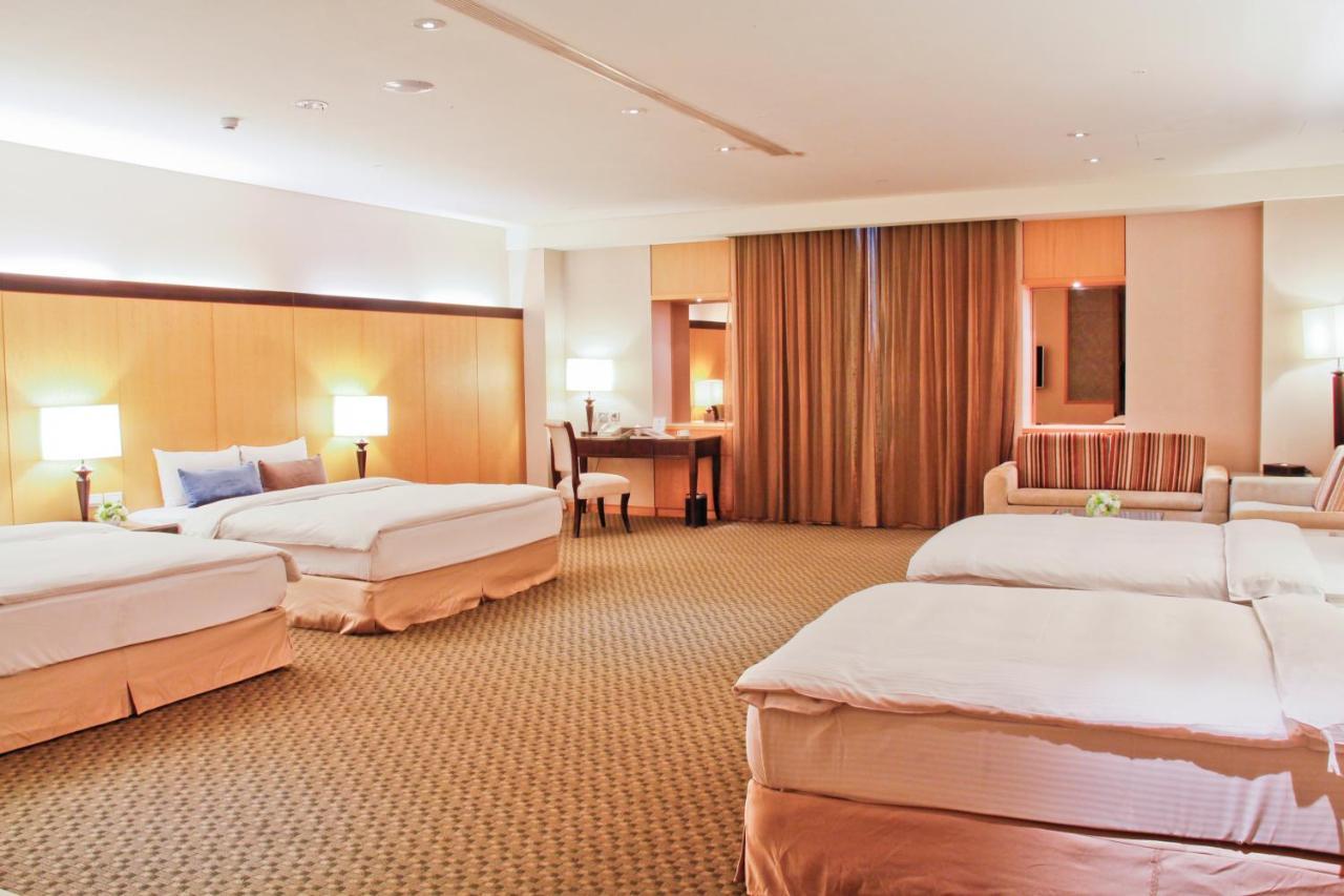 טאינאן Queena Plaza Hotel מראה חיצוני תמונה